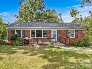 15 Lynnstone Court, Asheville, NC 28805