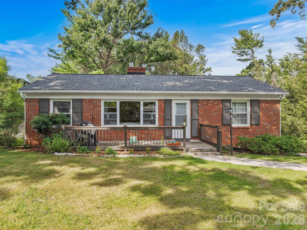 15 Lynnstone Court, Asheville, NC 28805