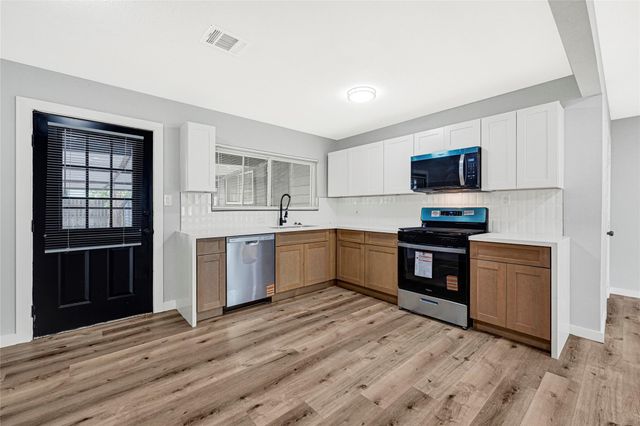 914 Manor Street, Houston, TX 77015