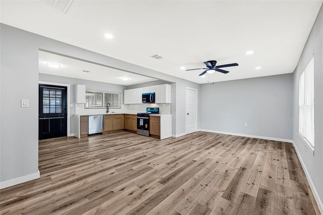 914 Manor Street, Houston, TX 77015