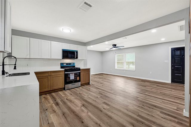 914 Manor Street, Houston, TX 77015