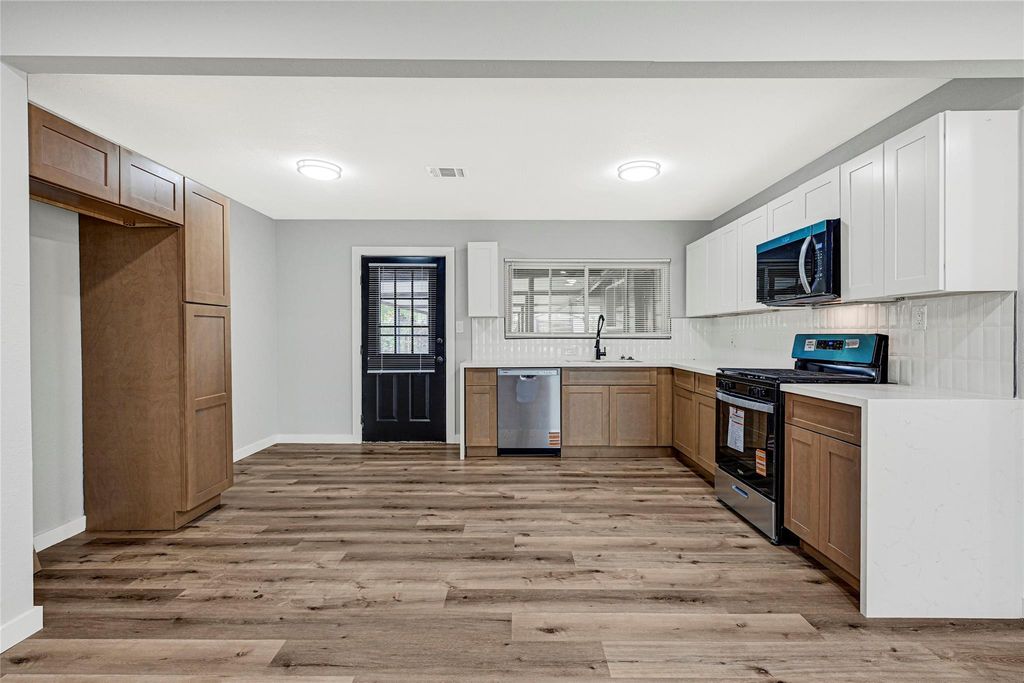914 Manor Street, Houston, TX 77015