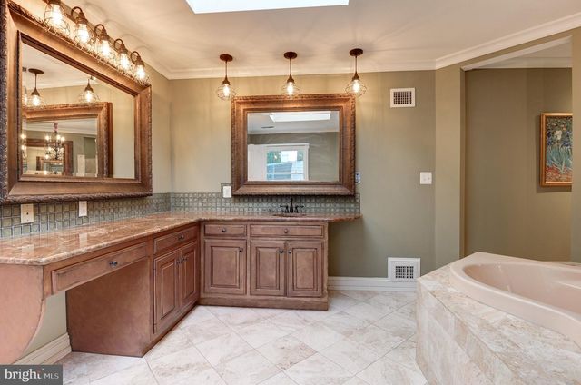 11501 SKIPWITH LN, Potomac, MD 20854