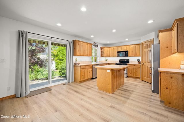 11393 N Rocking R RD, Hayden, ID 83835