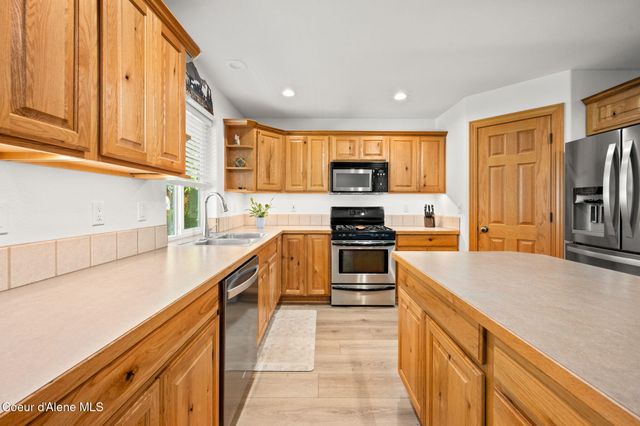 11393 N Rocking R RD, Hayden, ID 83835