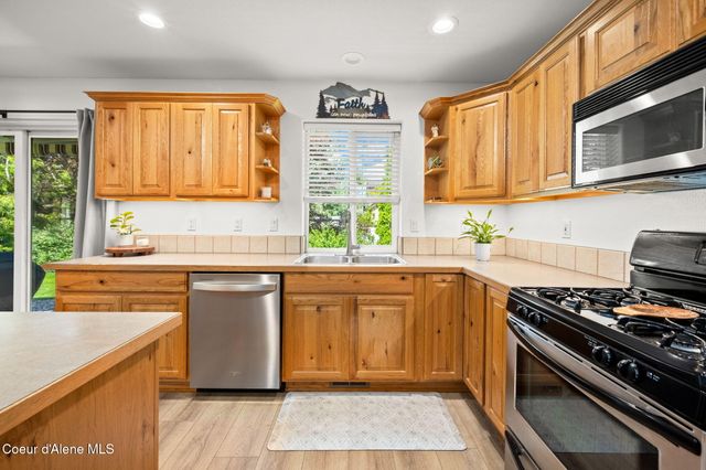 11393 N Rocking R RD, Hayden, ID 83835