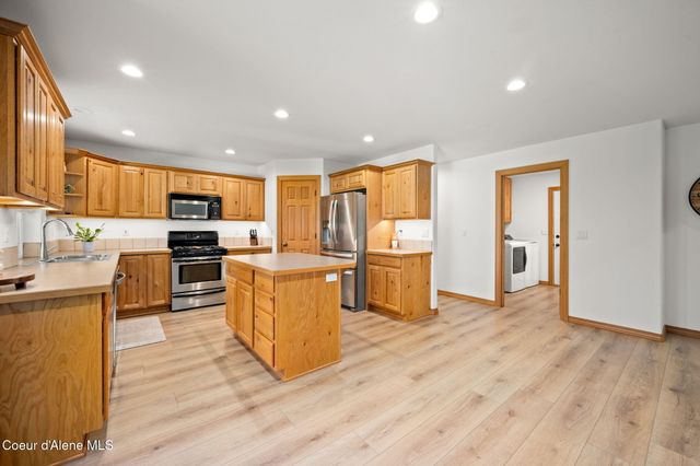 11393 N Rocking R RD, Hayden, ID 83835