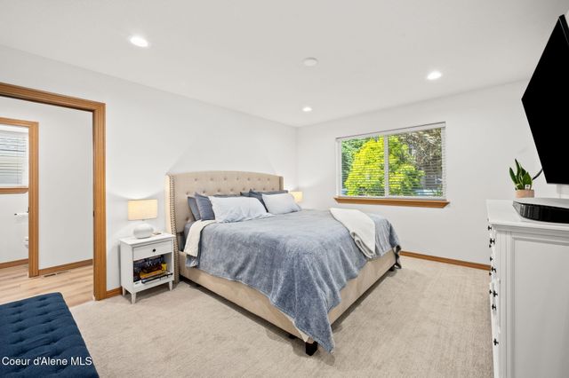 11393 N Rocking R RD, Hayden, ID 83835