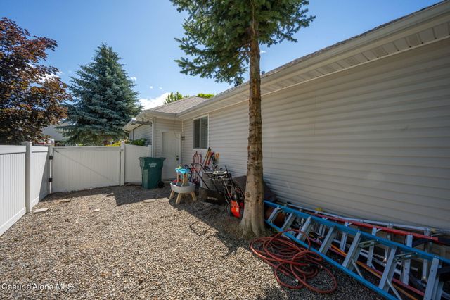 11393 N Rocking R RD, Hayden, ID 83835
