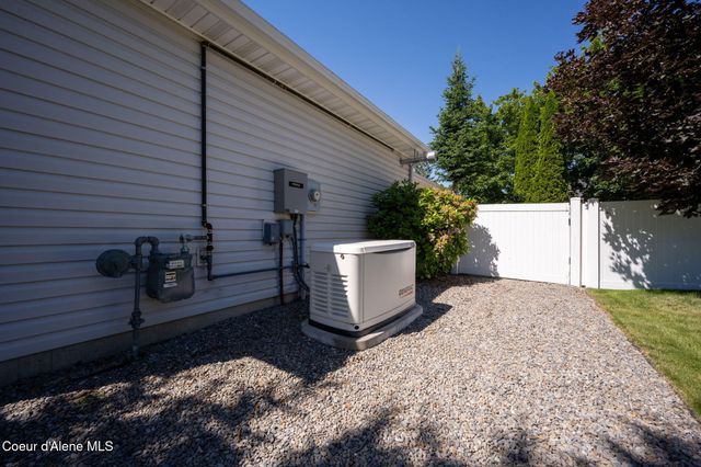 11393 N Rocking R RD, Hayden, ID 83835