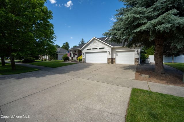 11393 N Rocking R RD, Hayden, ID 83835