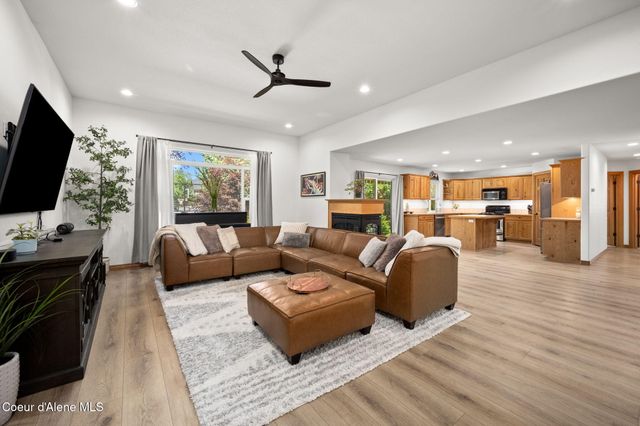 11393 N Rocking R RD, Hayden, ID 83835