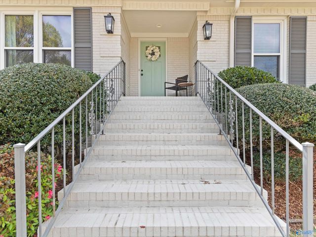 7807 Valley Bend Drive, Huntsville, AL 35802