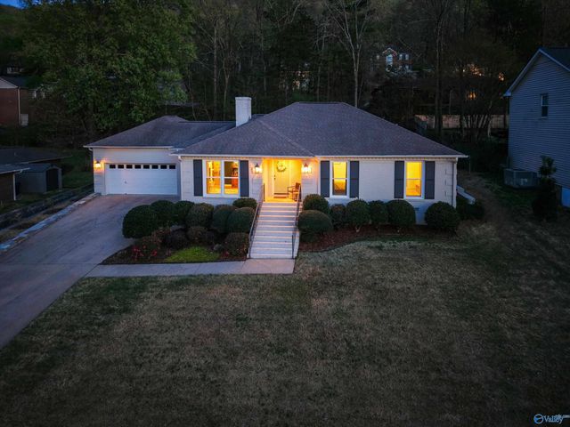 7807 Valley Bend Drive, Huntsville, AL 35802