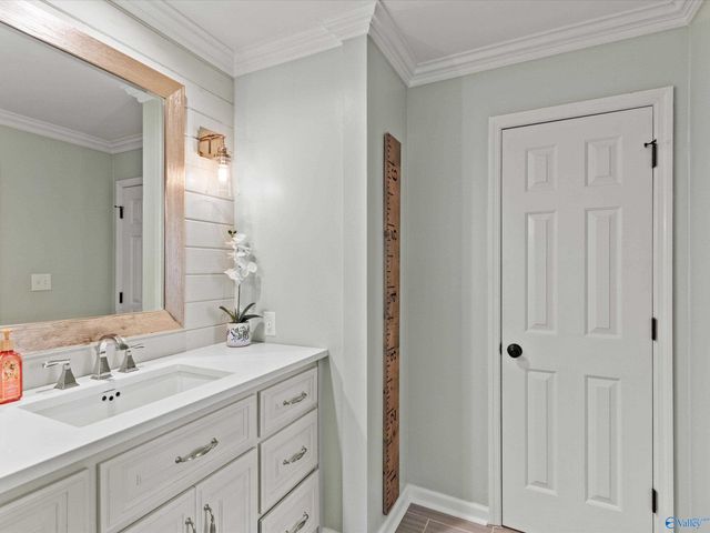 7807 Valley Bend Drive, Huntsville, AL 35802