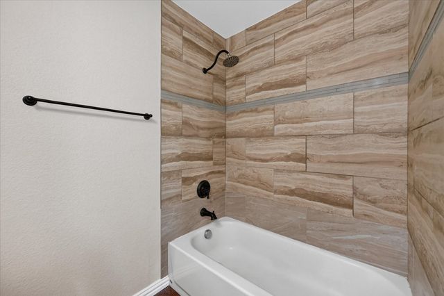 521 E Glendale Street, Crowley, TX 76036