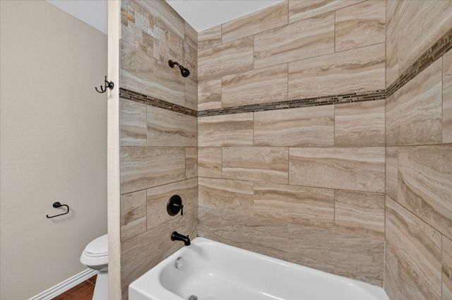 521 E Glendale Street, Crowley, TX 76036