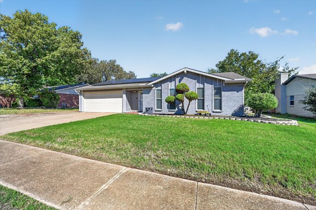 521 E Glendale Street, Crowley, TX 76036