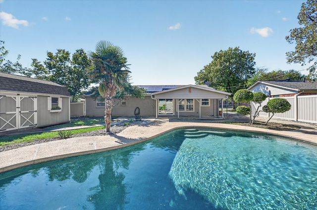 521 E Glendale Street, Crowley, TX 76036