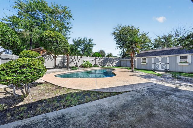 521 E Glendale Street, Crowley, TX 76036