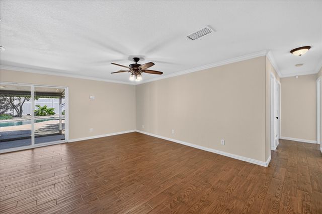 521 E Glendale Street, Crowley, TX 76036