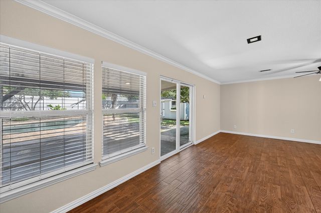 521 E Glendale Street, Crowley, TX 76036