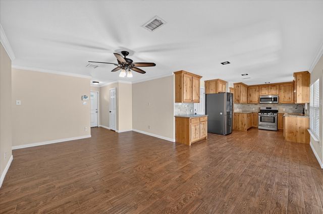 521 E Glendale Street, Crowley, TX 76036