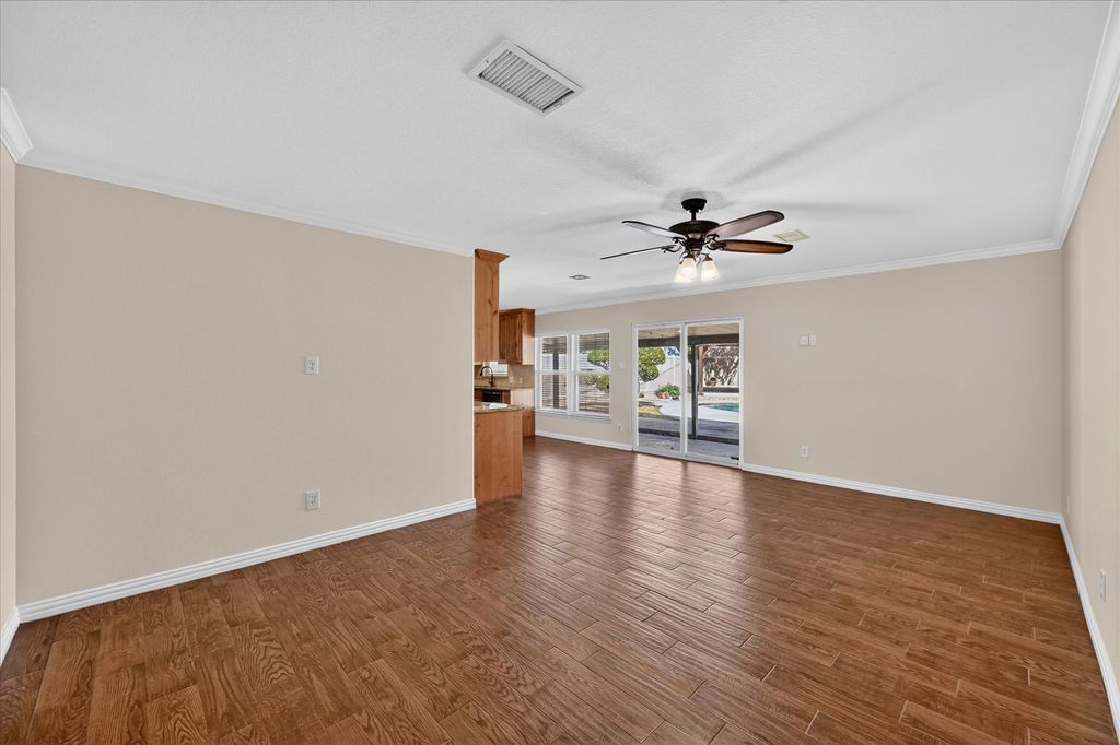 521 E Glendale Street, Crowley, TX 76036 — photo 4