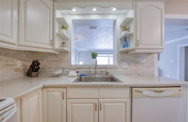 5213 97TH WAY N, St Petersburg, FL 33708