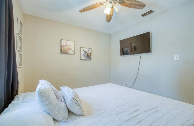 5213 97TH WAY N, St Petersburg, FL 33708