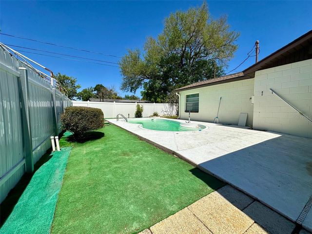 9099 108TH AVENUE, Seminole, FL 33777