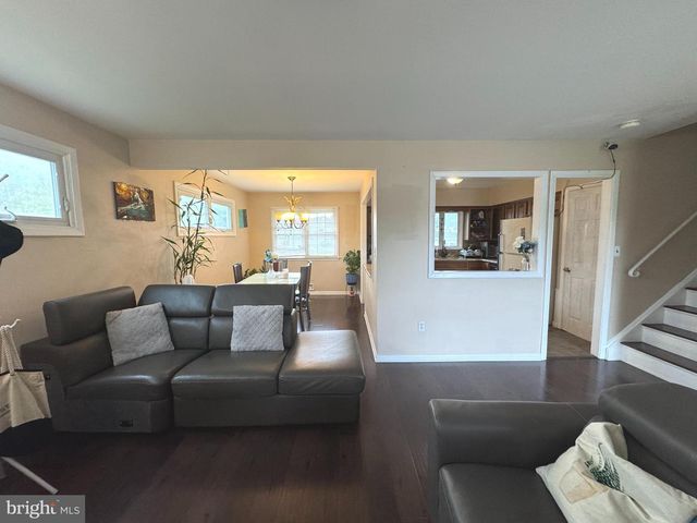 100 WINDING WAY, Hamilton, NJ 08620