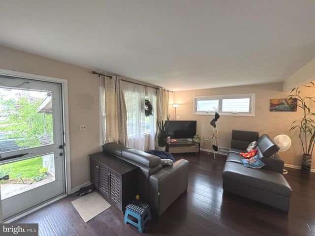 100 WINDING WAY, Hamilton, NJ 08620
