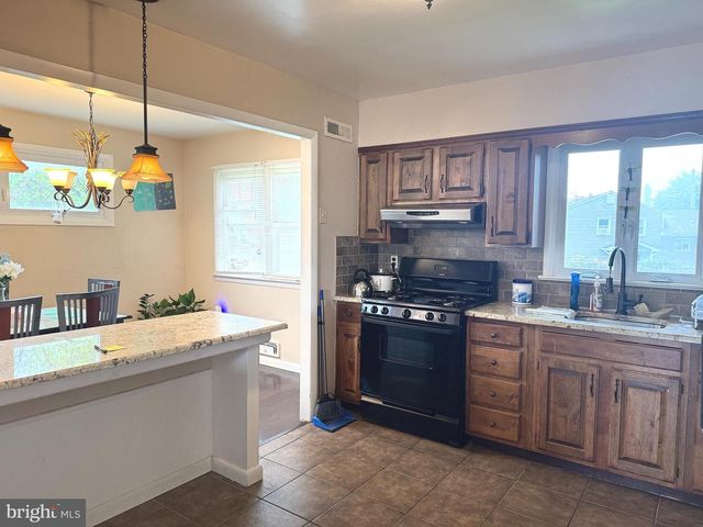 100 WINDING WAY, Hamilton, NJ 08620