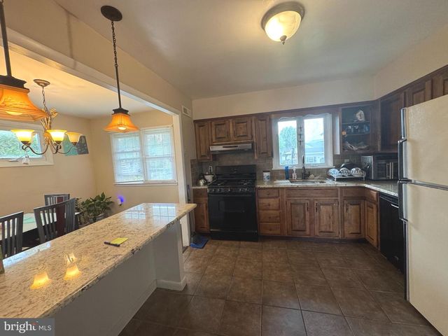 100 WINDING WAY, Hamilton, NJ 08620