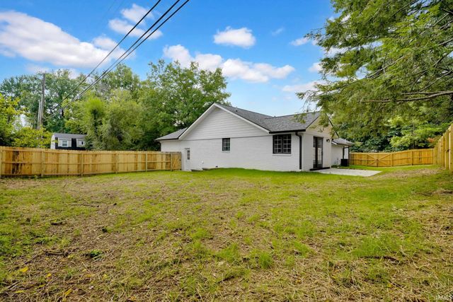 2405 E Queens Way Drive, Bloomington, IN 47401