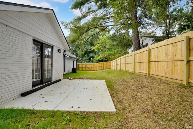 2405 E Queens Way Drive, Bloomington, IN 47401