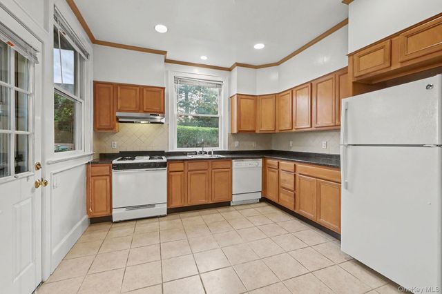 242 Mayflower Avenue 1st floor, New Rochelle, NY 10801
