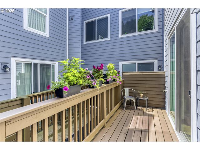 6910 N CHARLESTON Ave, Portland, OR 97203