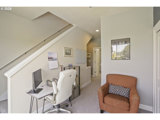6910 N CHARLESTON Ave, Portland, OR 97203