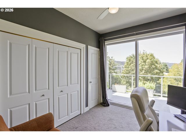 6910 N CHARLESTON Ave, Portland, OR 97203