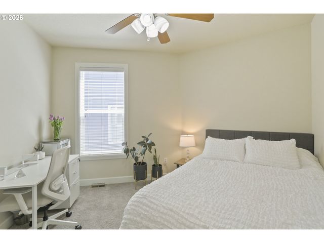 6910 N CHARLESTON Ave, Portland, OR 97203