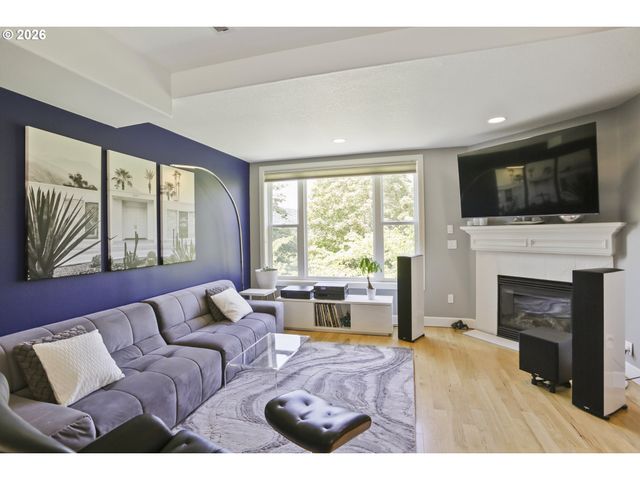 6910 N CHARLESTON Ave, Portland, OR 97203