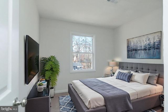 10 ROSEWOOD ST, Fredericksburg, VA 22405