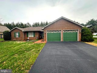 406 AZALEA LN, Martinsburg, WV 25401