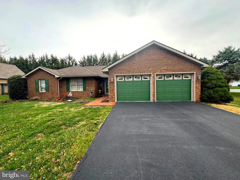 406 AZALEA LN, Martinsburg, WV 25401