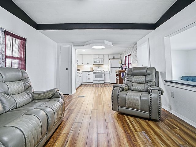 211 RUE DE PARESSE, Tavares, FL 32778