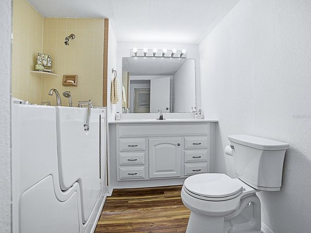 211 RUE DE PARESSE, Tavares, FL 32778