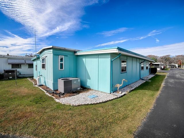 211 RUE DE PARESSE, Tavares, FL 32778