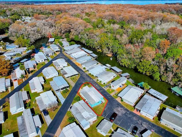 211 RUE DE PARESSE, Tavares, FL 32778